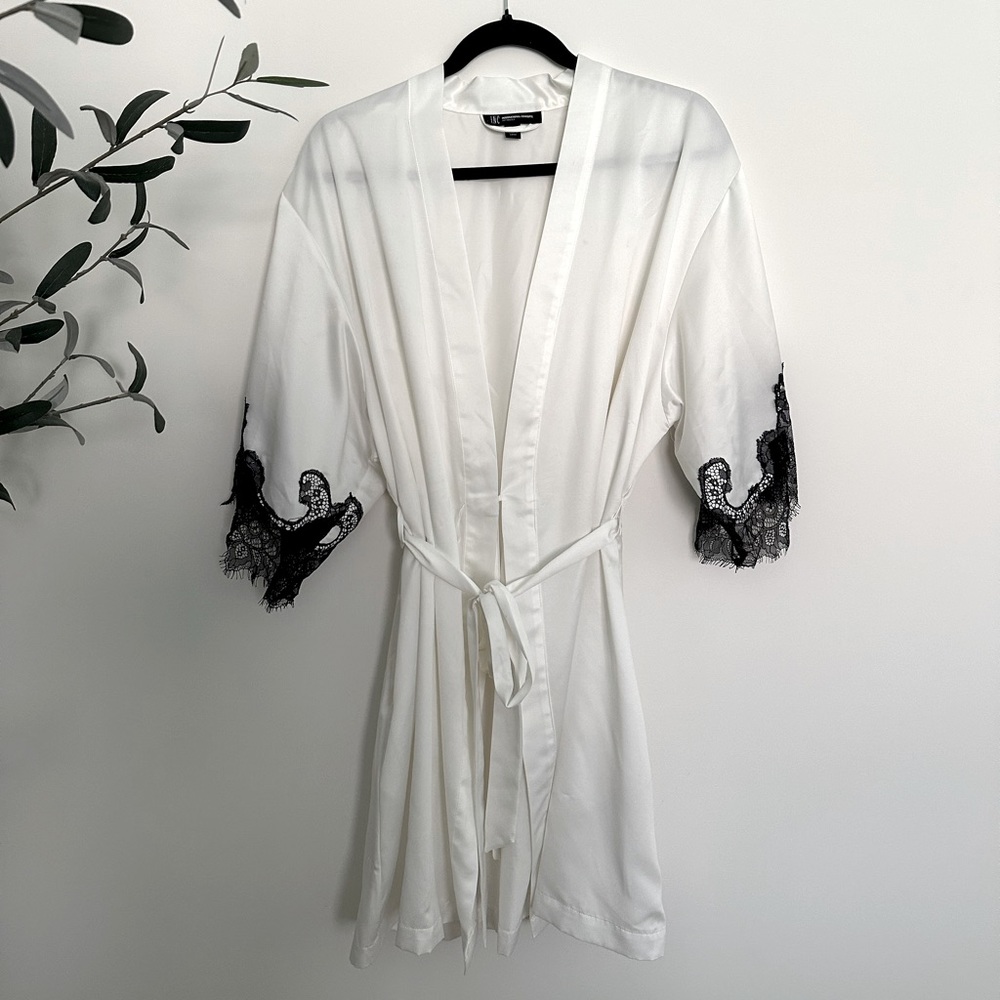 White bridal robe with black lace trimmed sleeves